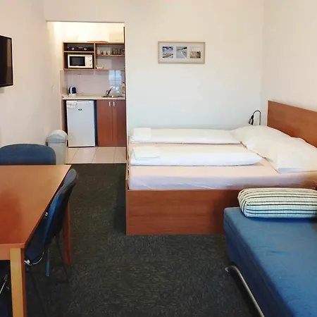 Aparthotel Family 3*